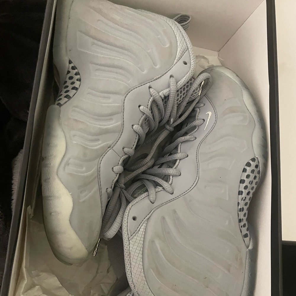 Wolf Grey Foams Nike 5y or 6.5W
